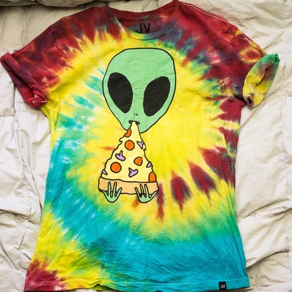 Zumiez Other - Alien eating pizza tie dye T-shirt zumiez